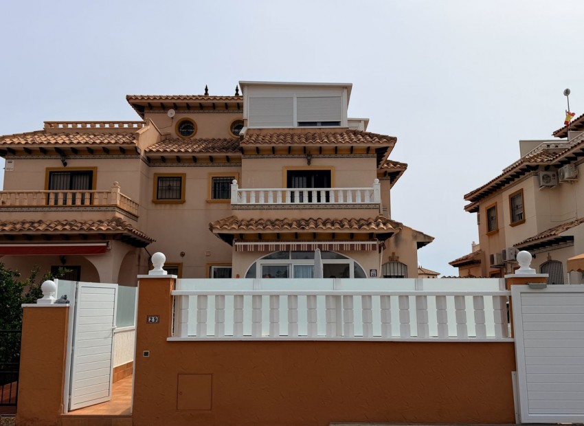 Resale - Villa - Orihuela - Orihuela Costa