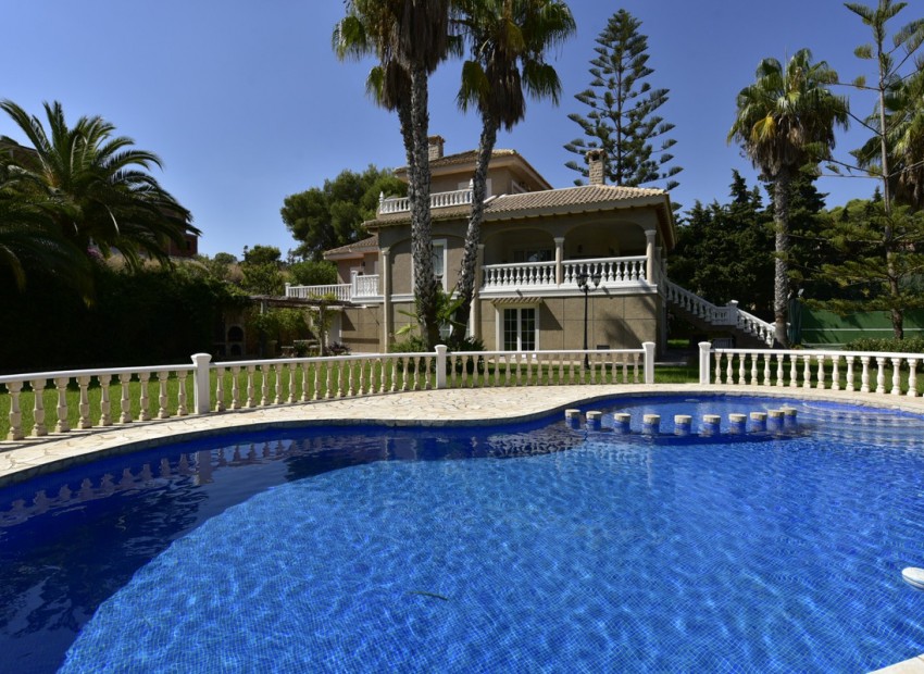 Resale - Villa - Orihuela - Villamartin