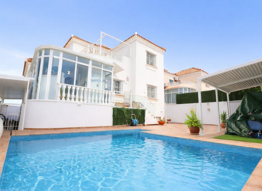 Resale - Villa - Orihuela - Villamartin