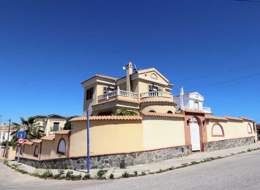 Resale - Villa - Orihuela - Villamartin