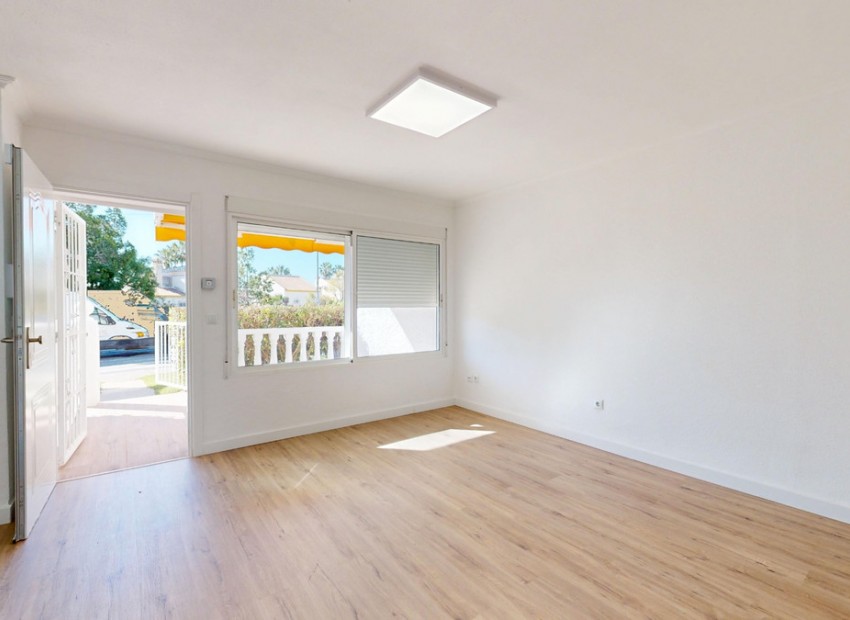 Resale - Villa - Orihuela - Villamartin