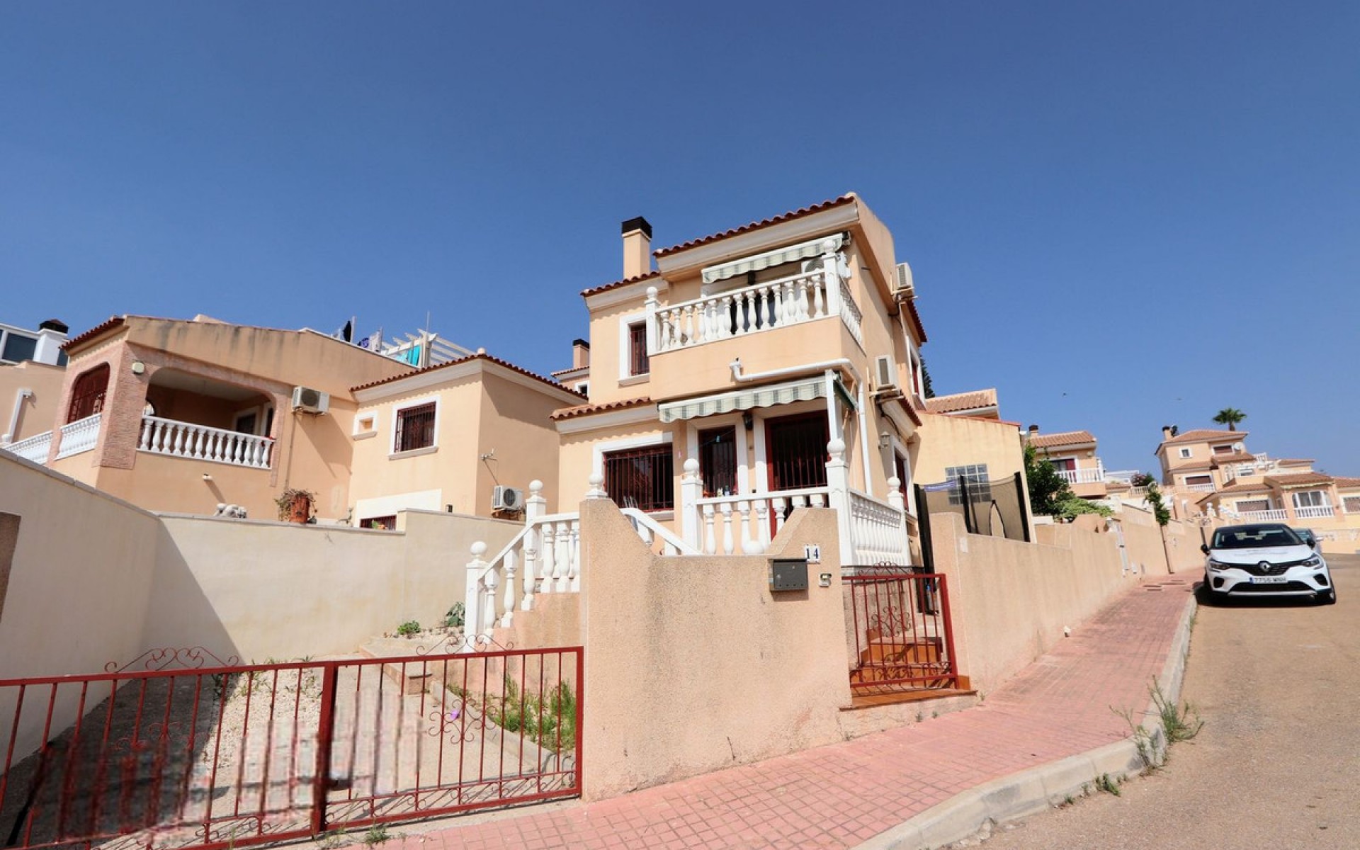 Resale - Villa - Orihuela - Villamartin