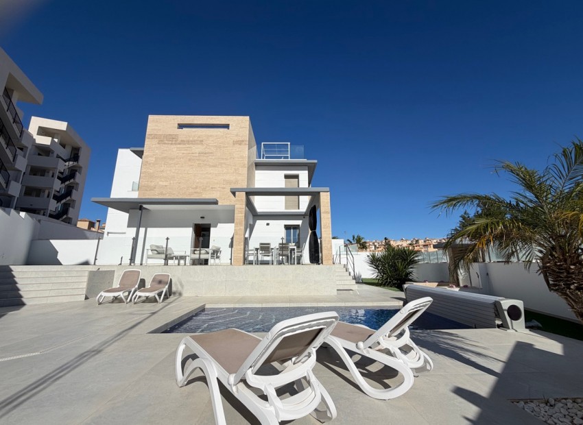 Resale - Villa - Orihuela - Villamartin