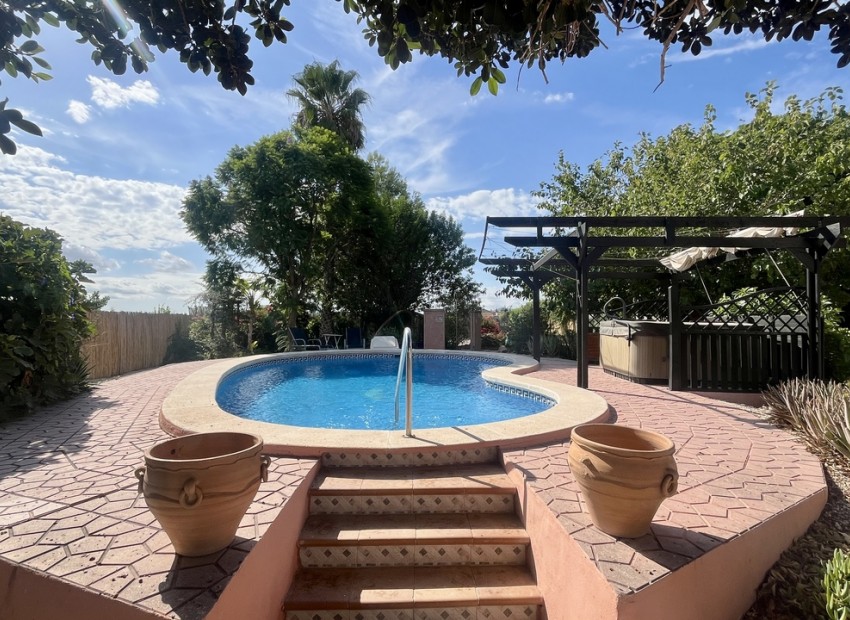 Resale - Villa - Orihuela