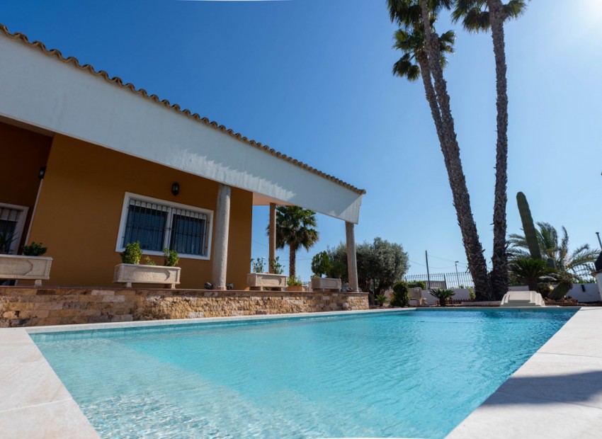 Resale - Villa - Orihuela