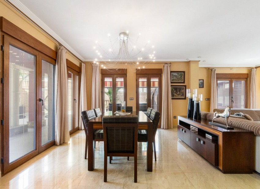 Resale - Villa - Orihuela