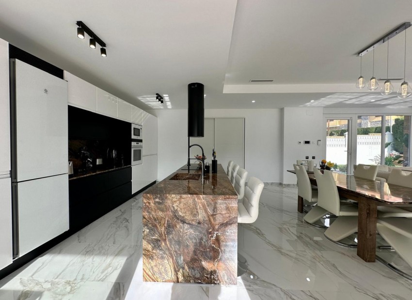 Resale - Villa - Petrel - Petrer