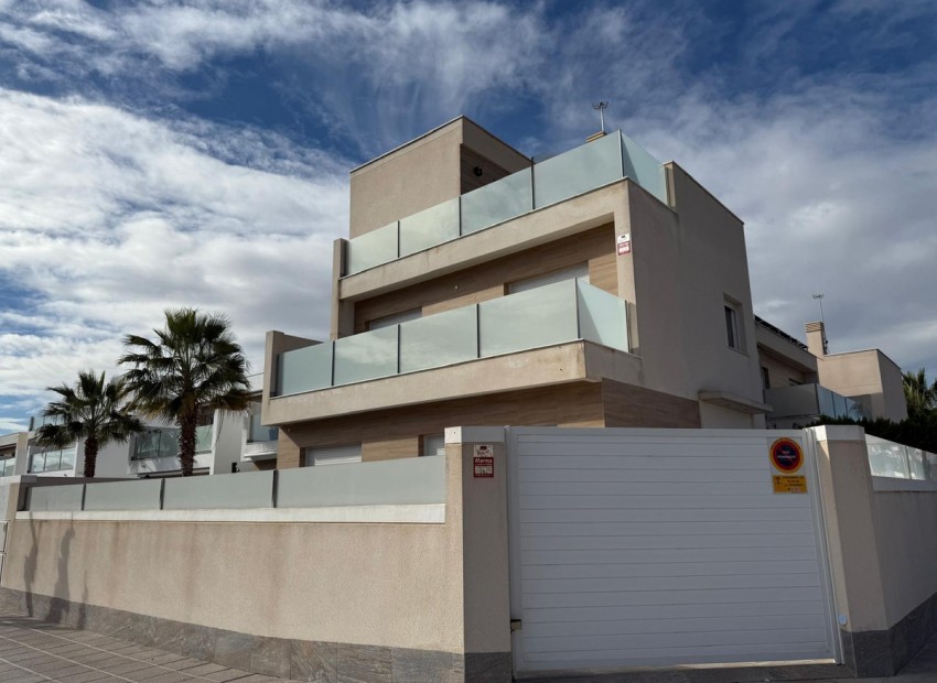 Resale - Villa - Pilar de la Horadada - Pilar de la Horadada Centro