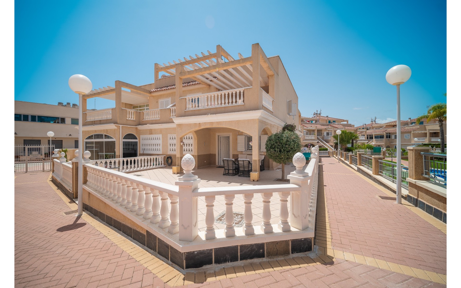 Resale - Villa - Playa Flamenca - Zeniamar