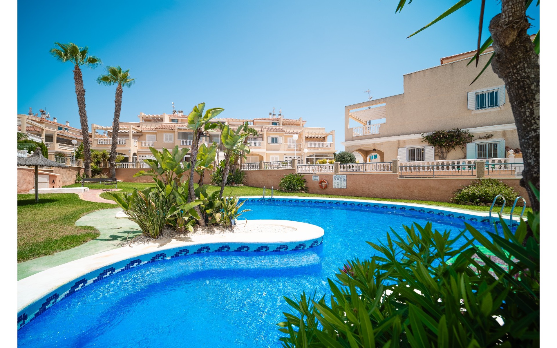 Resale - Villa - Playa Flamenca - Zeniamar