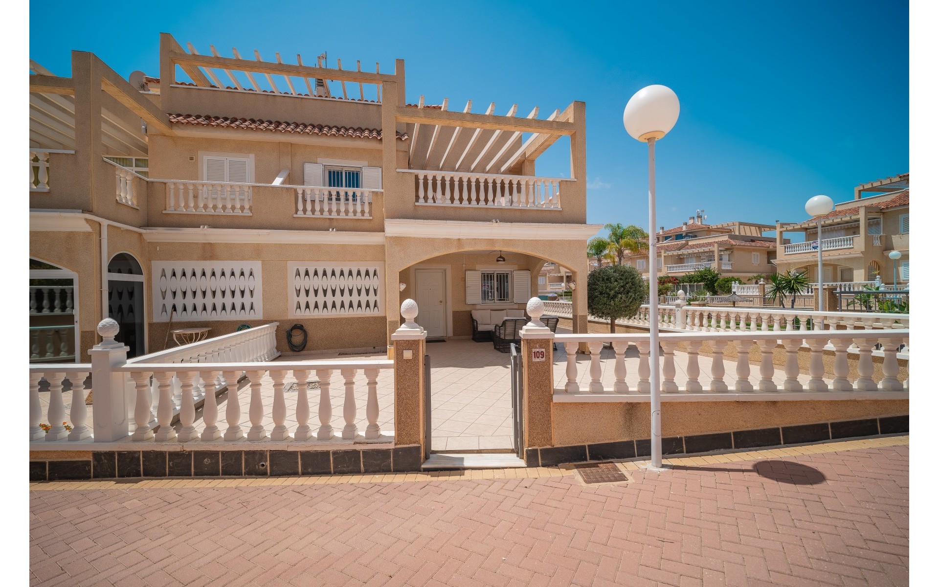 Resale - Villa - Playa Flamenca - Zeniamar