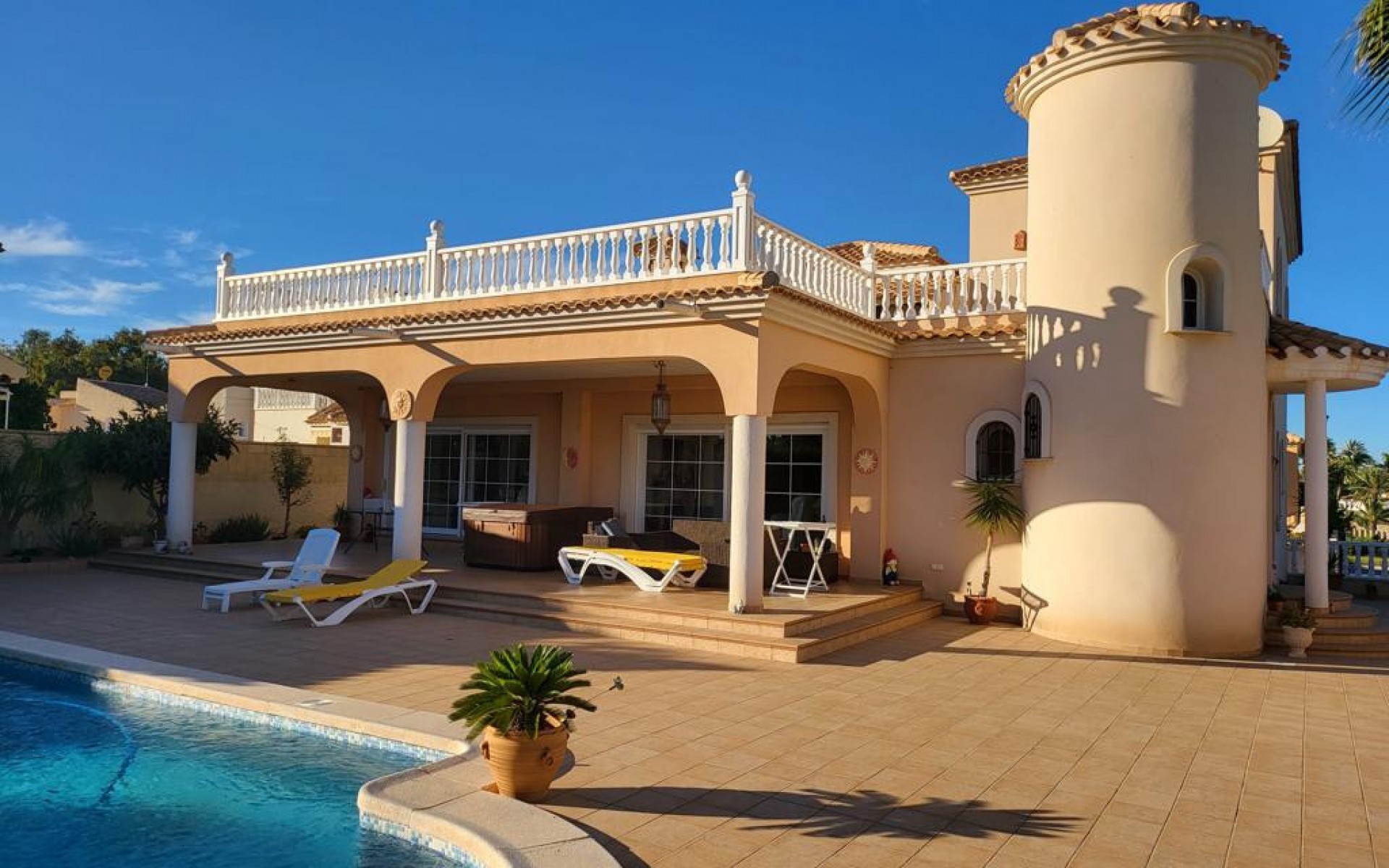 Resale - Villa - Playa Flamenca