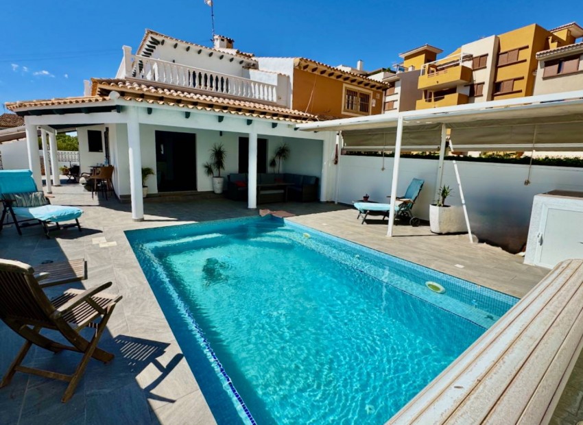 Resale - Villa - Punta Prima