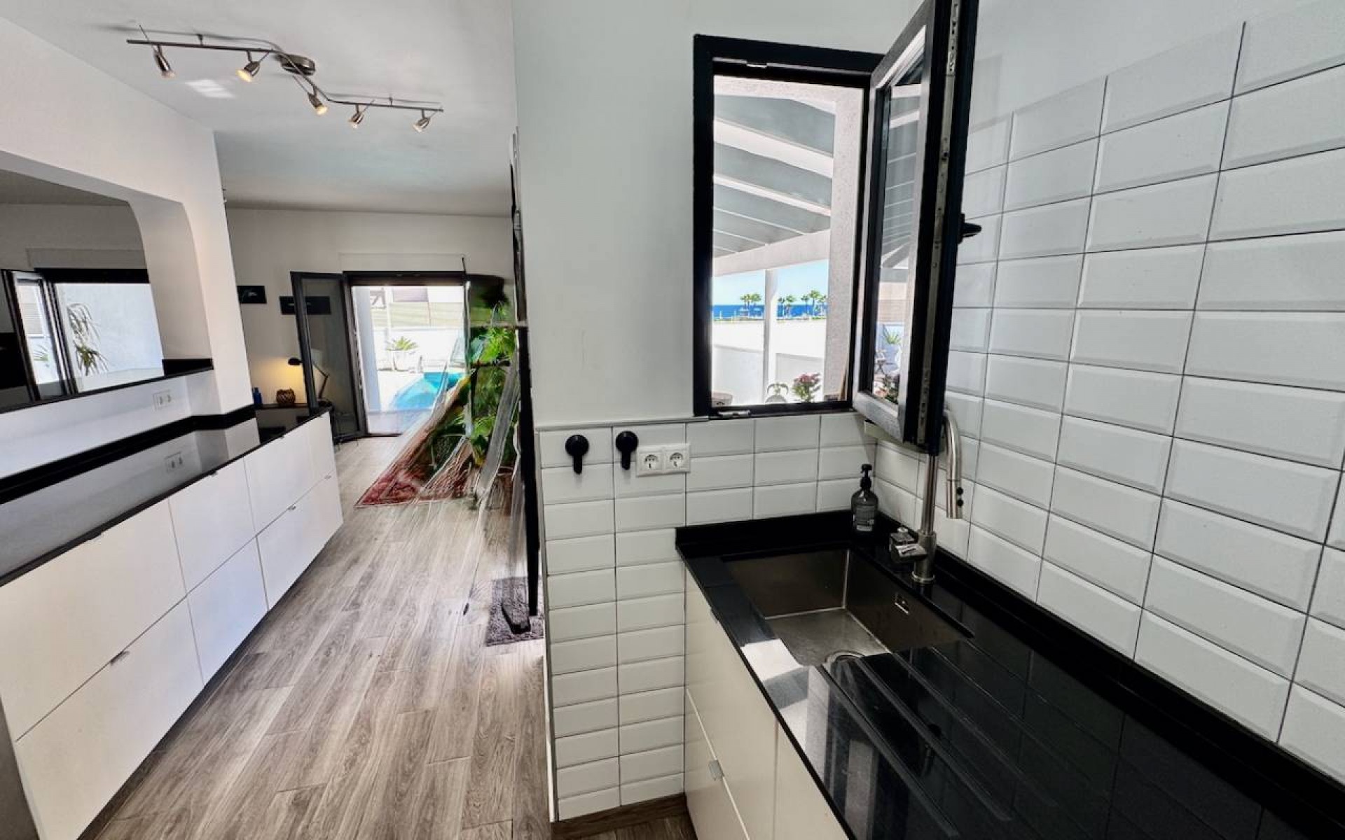 Resale - Villa - Punta Prima