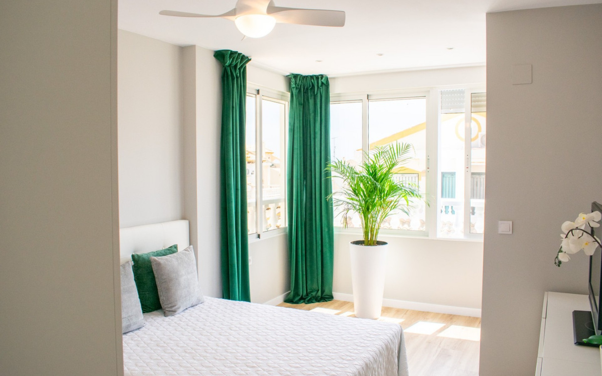 Resale - Villa - Punta Prima