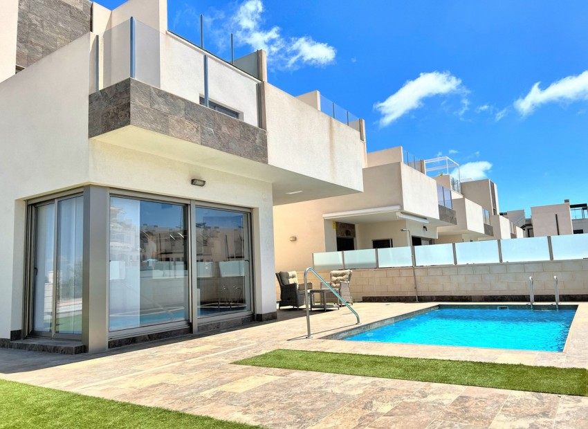 Resale - Villa - Punta Prima