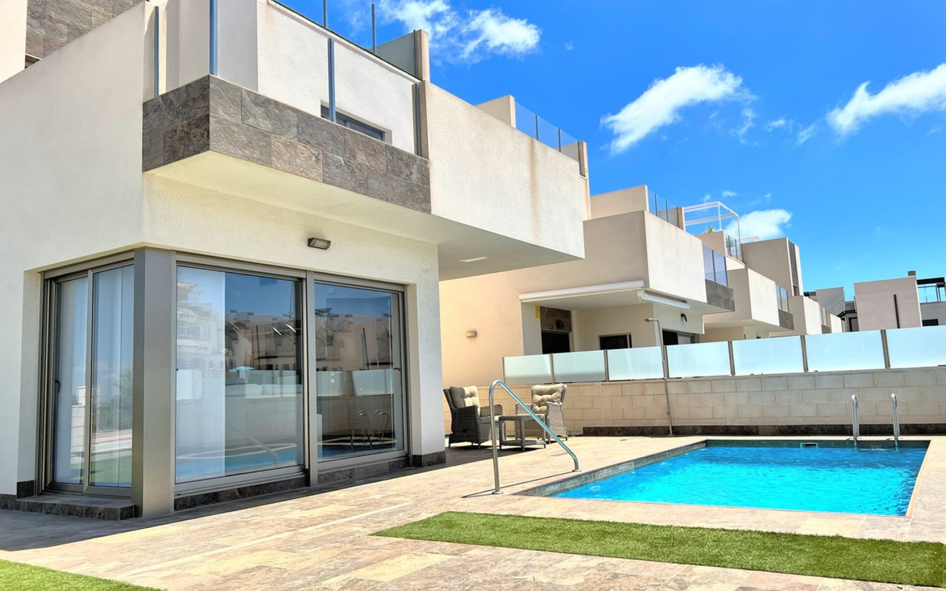 Resale - Villa - Punta Prima