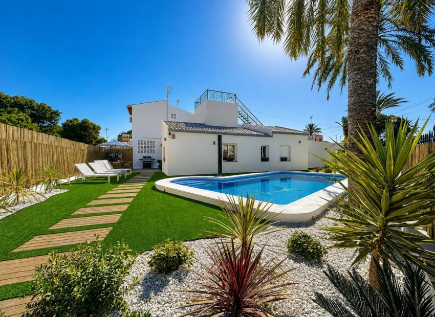 Resale - Villa - Punta Prima