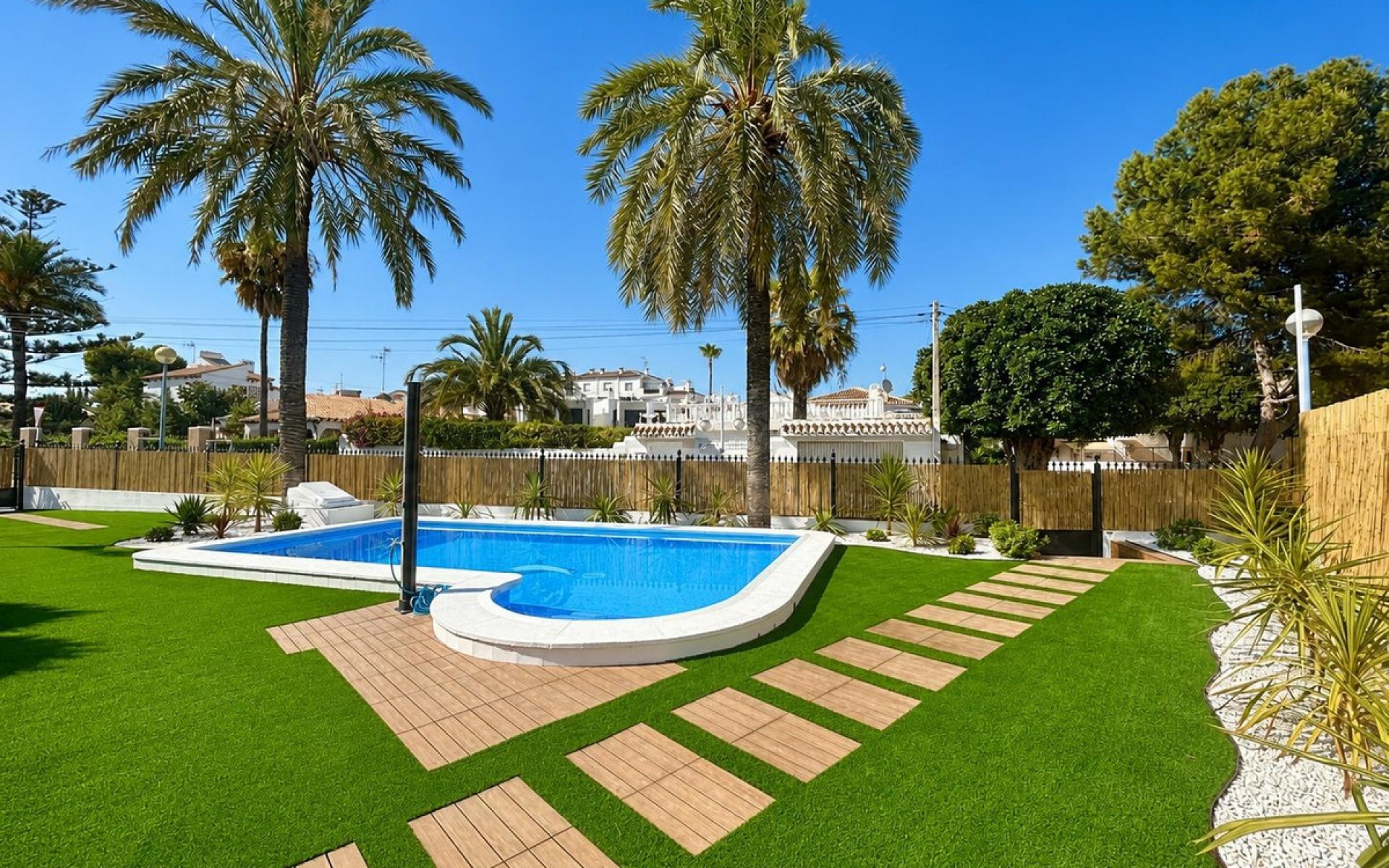 Resale - Villa - Punta Prima