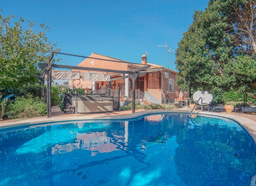 Resale - Villa - San Bartolome