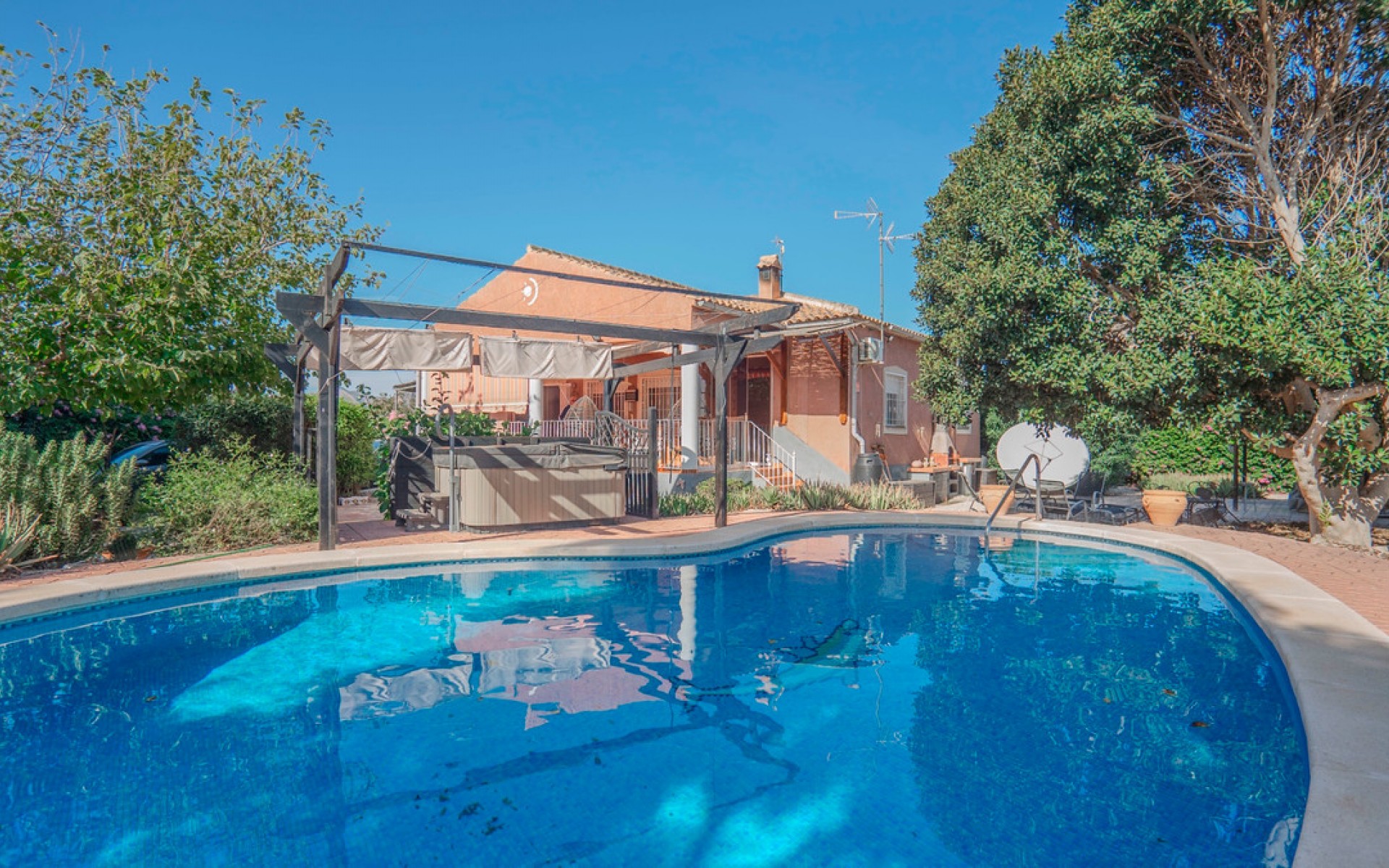 Resale - Villa - San Bartolome