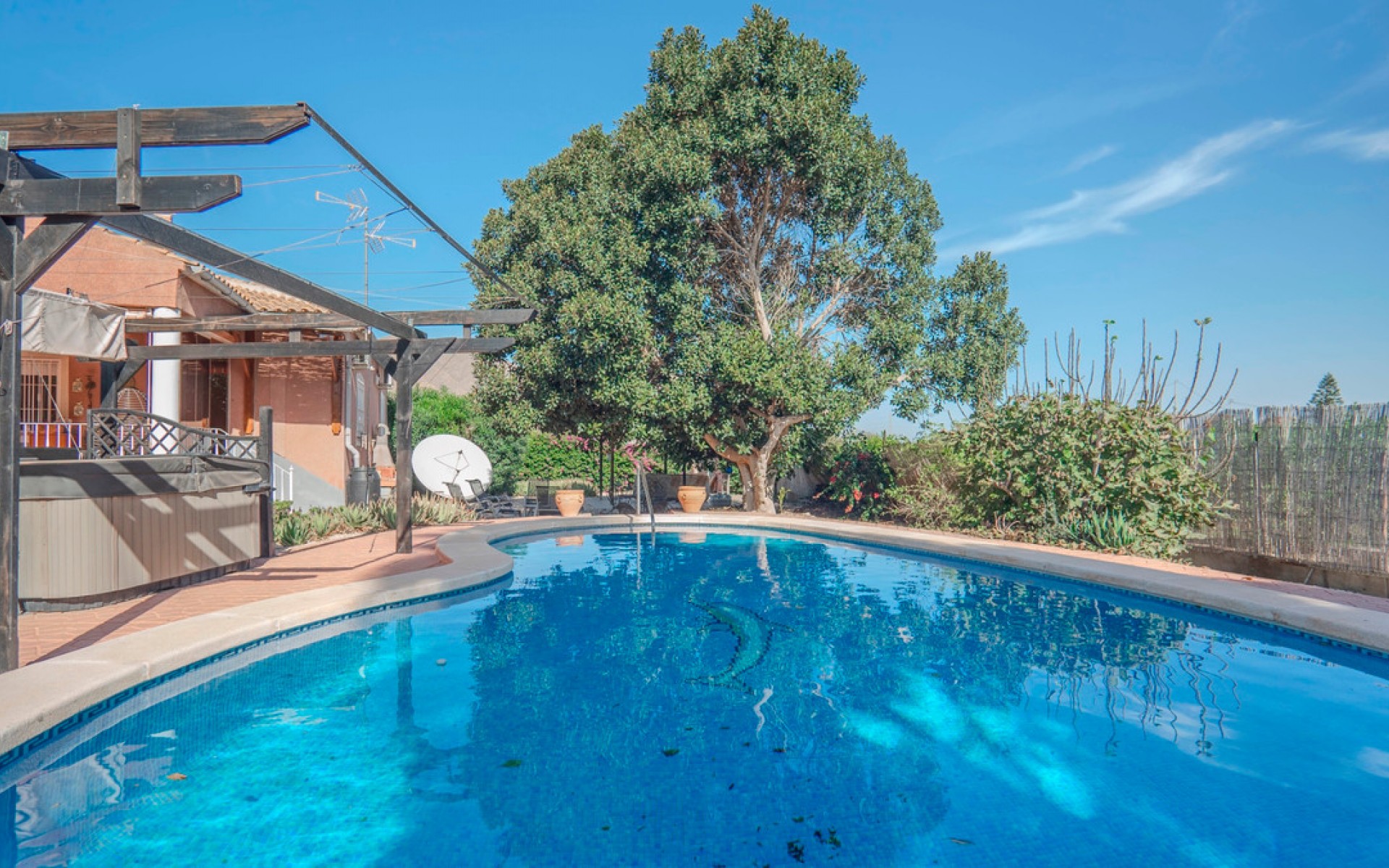 Resale - Villa - San Bartolome