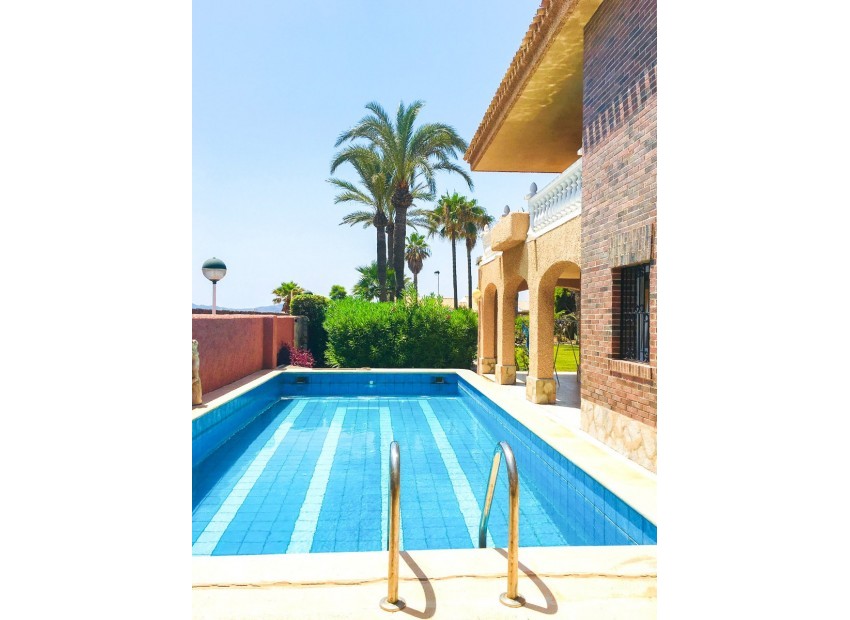 Resale - Villa - San Javier - La Manga Del Mar Menor