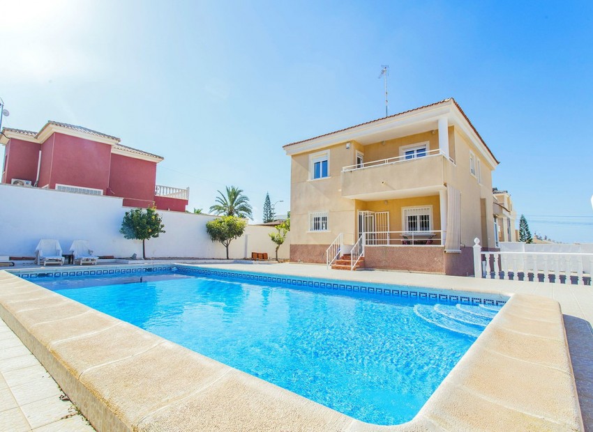 Resale - Villa - Torrevieja - Aguas Nuevas