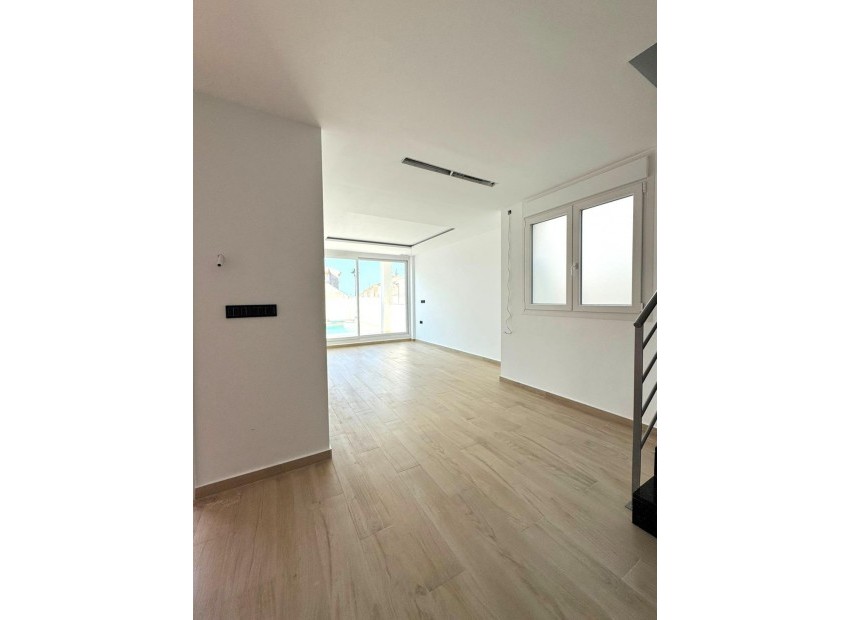 Resale - Villa - Torrevieja - Aguas Nuevas