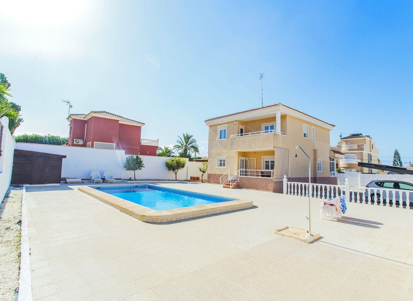 Resale - Villa - Torrevieja - Aguas Nuevas