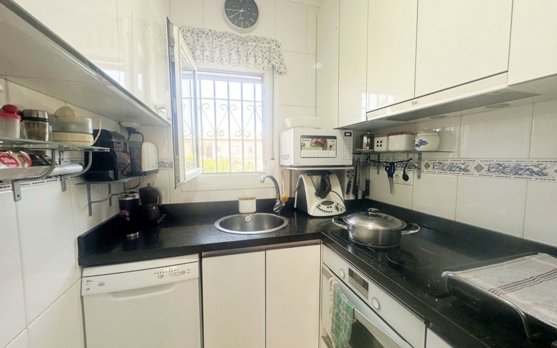 Resale - Villa - Torrevieja - Aguas Nuevas