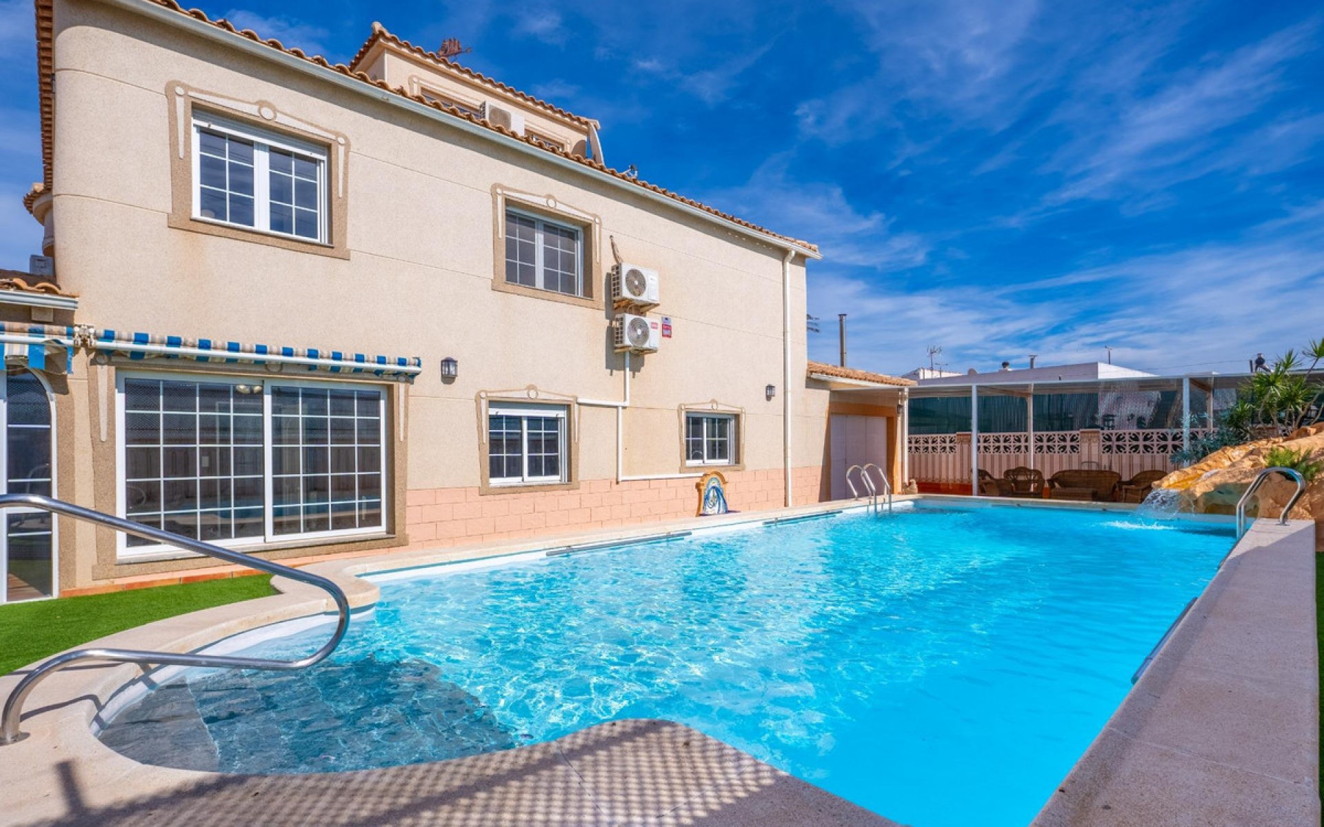 Resale - Villa - Torrevieja - El Chaparral