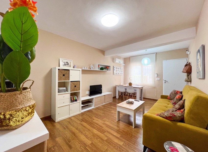 Resale - Villa - Torrevieja - La Mata