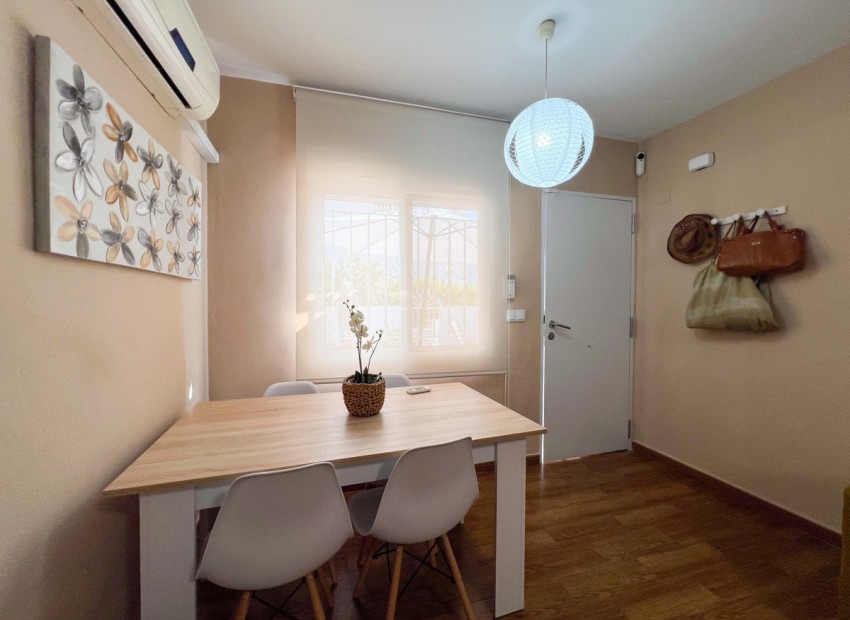 Resale - Villa - Torrevieja - La Mata