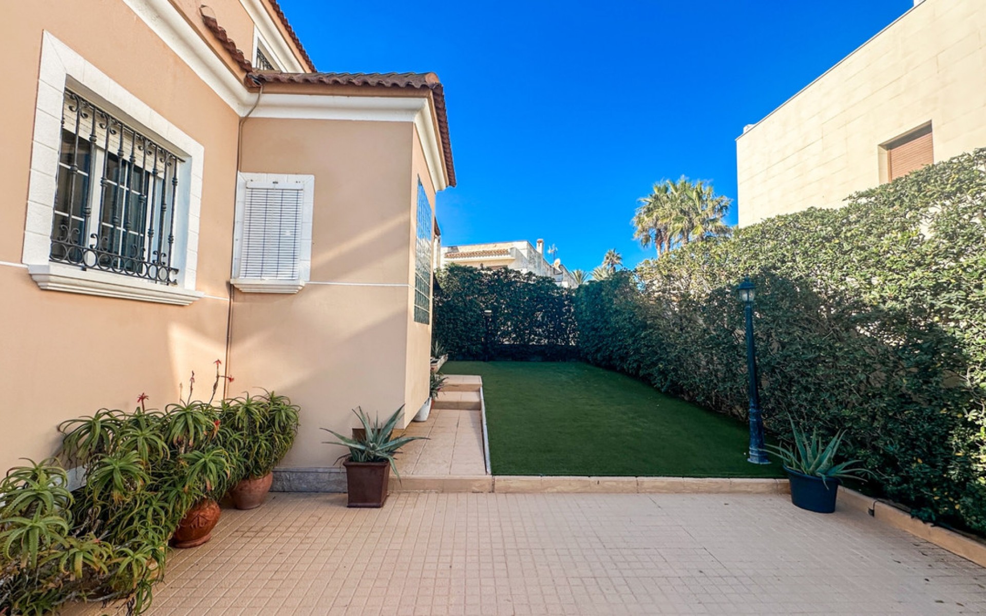 Resale - Villa - Torrevieja - La Mata