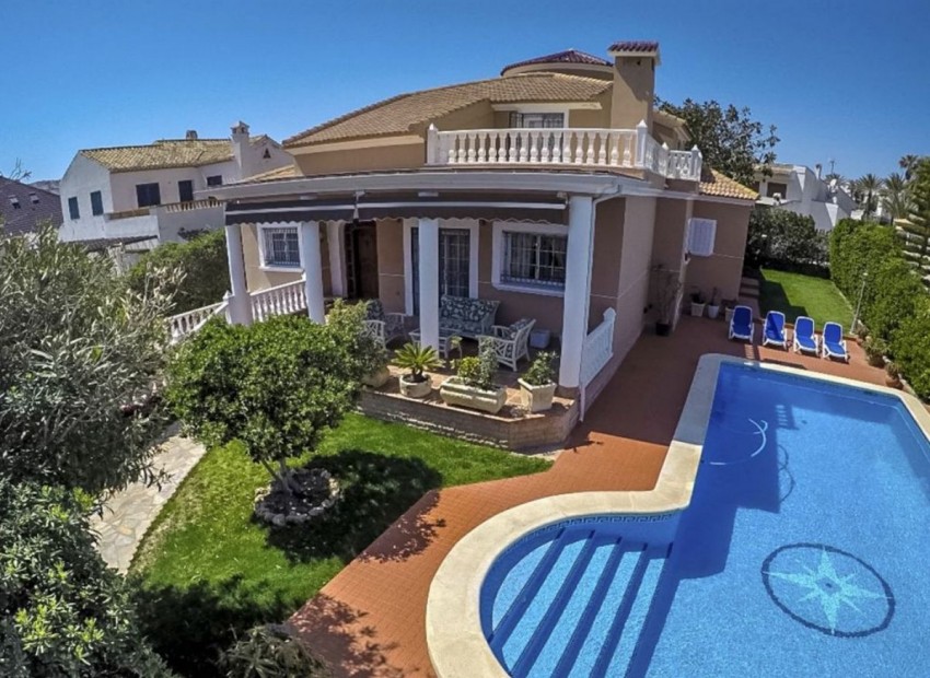 Resale - Villa - Torrevieja - La Mata