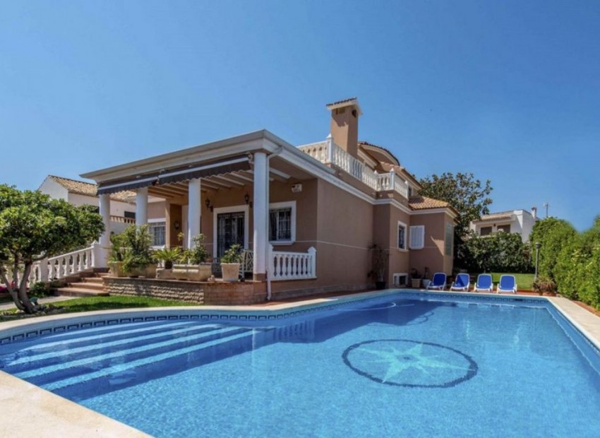 Resale - Villa - Torrevieja - La Mata