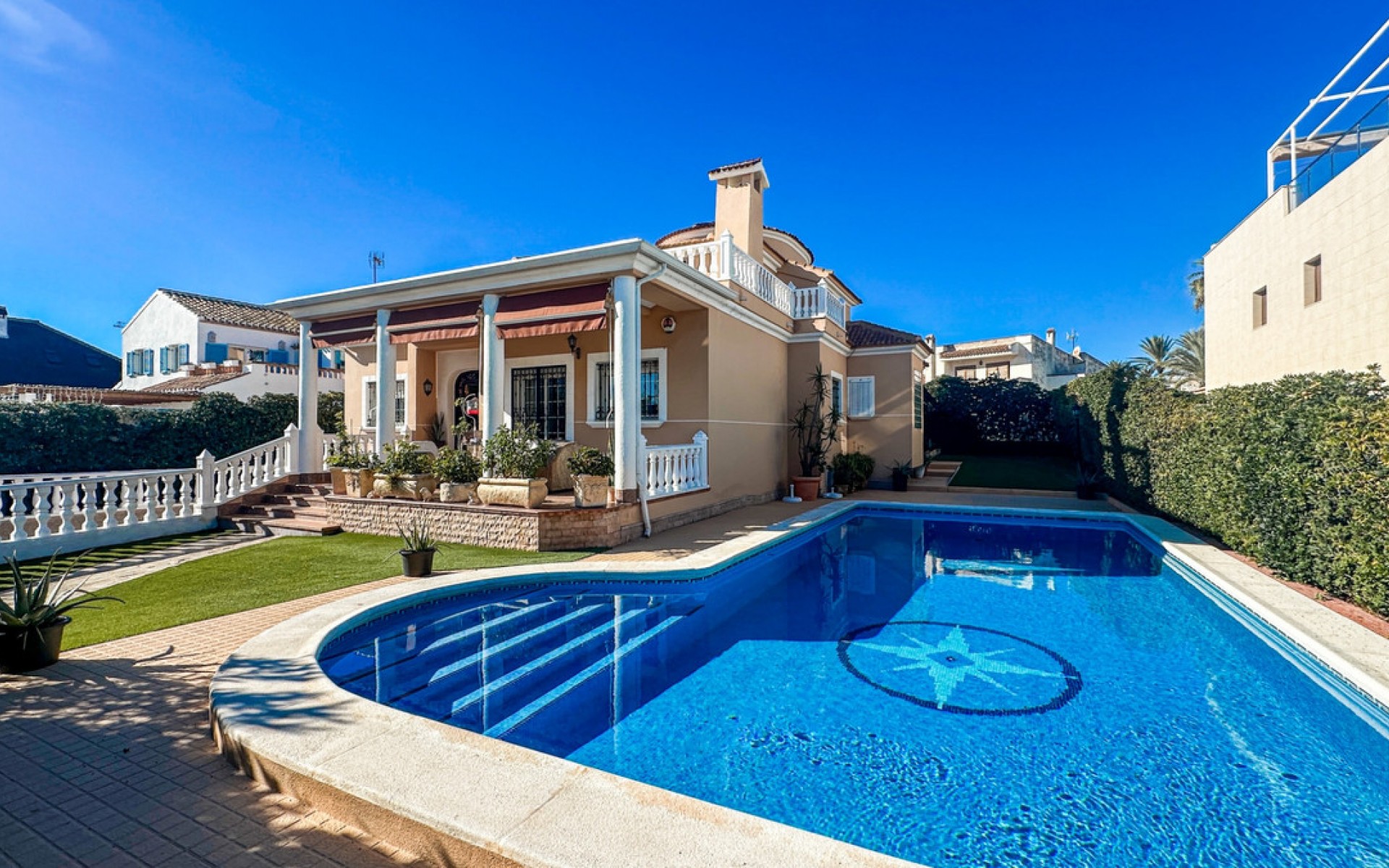 Resale - Villa - Torrevieja - La Mata