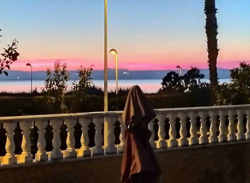 Resale - Villa - Torrevieja - La Siesta