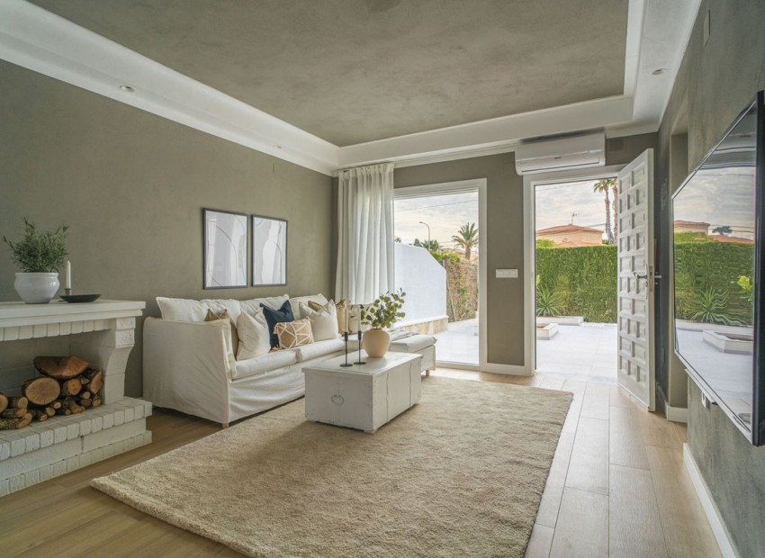 Resale - Villa - Torrevieja - La Siesta