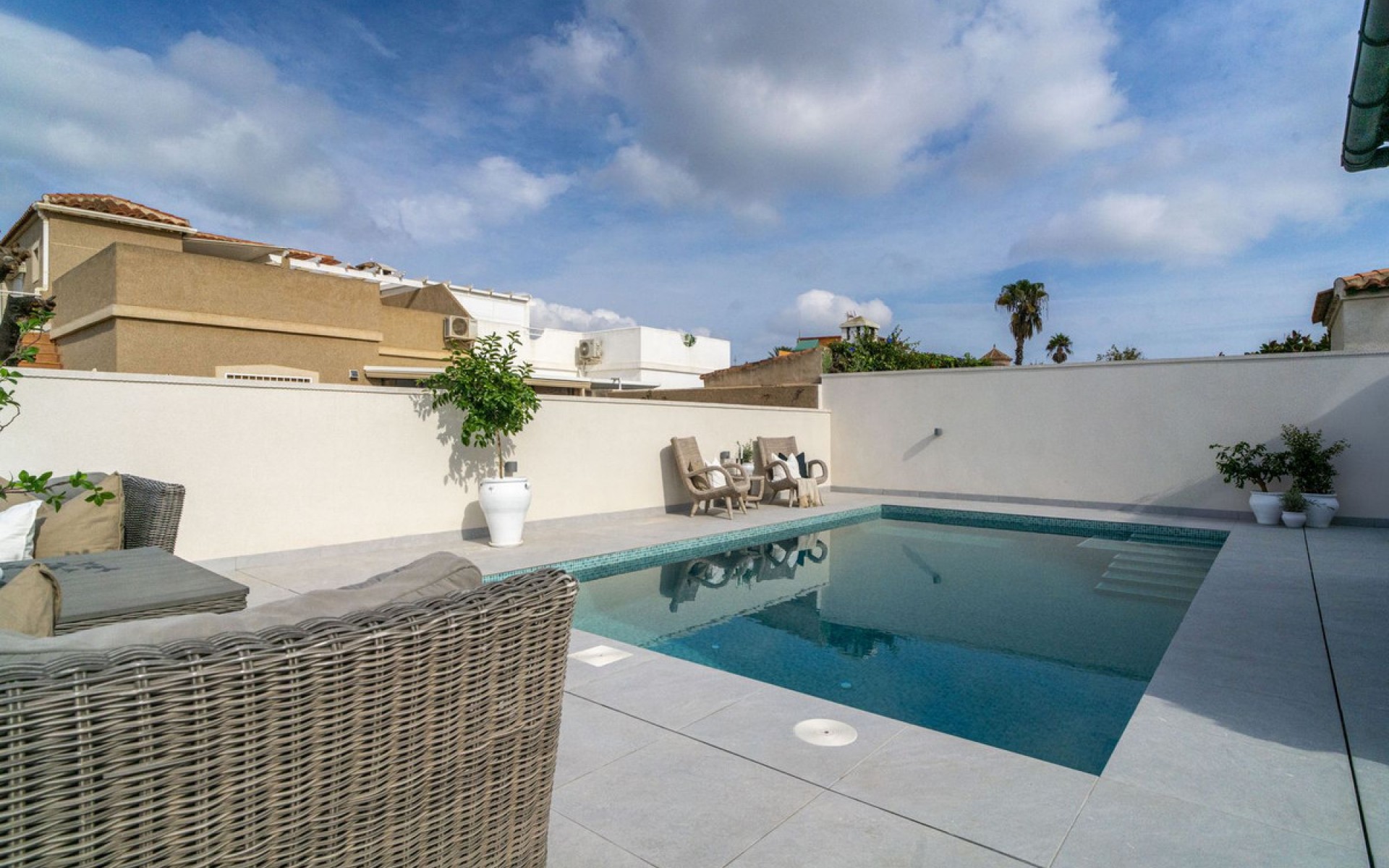 Resale - Villa - Torrevieja - La Siesta