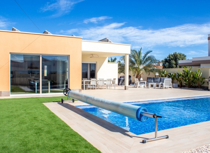 Resale - Villa - Torrevieja - La Siesta