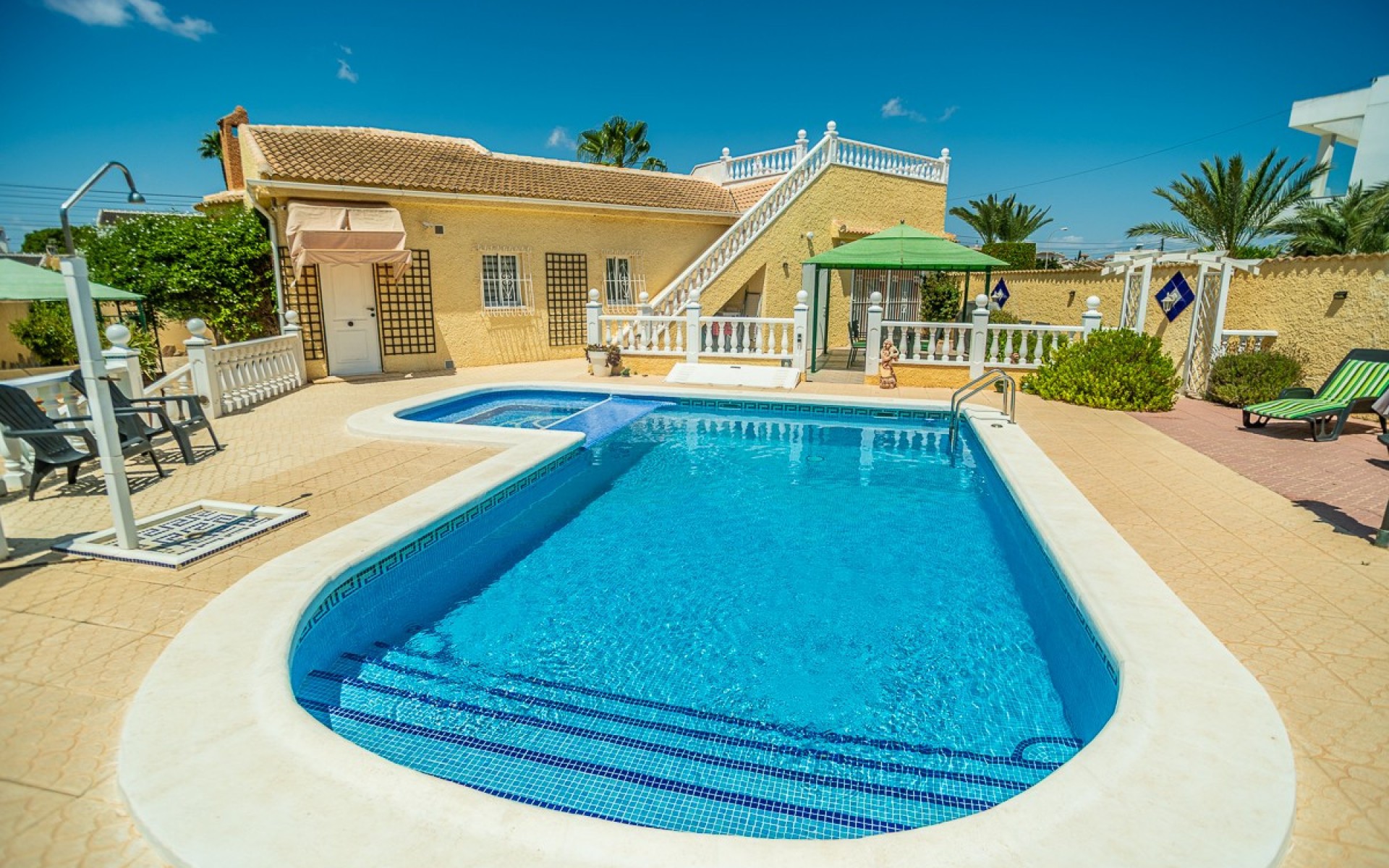 Resale - Villa - Torrevieja - La Siesta