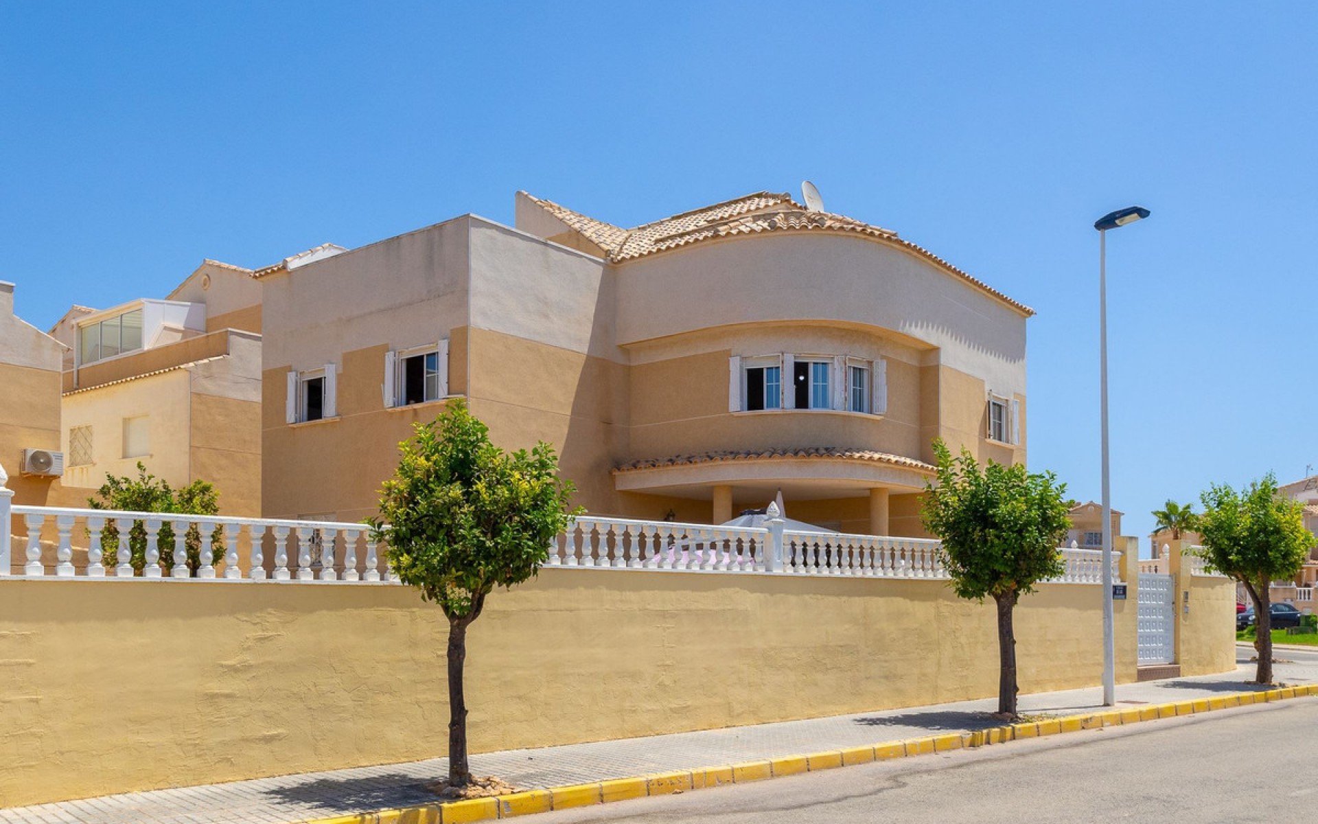 Resale - Villa - Torrevieja - La Siesta