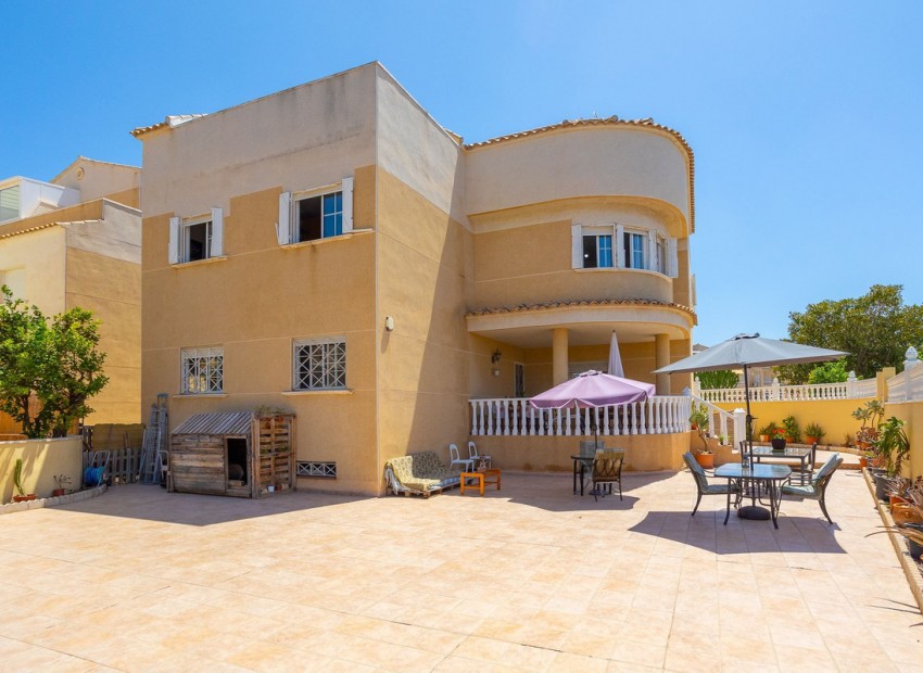 Resale - Villa - Torrevieja - La Siesta