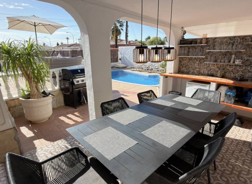 Resale - Villa - Torrevieja - San Luis