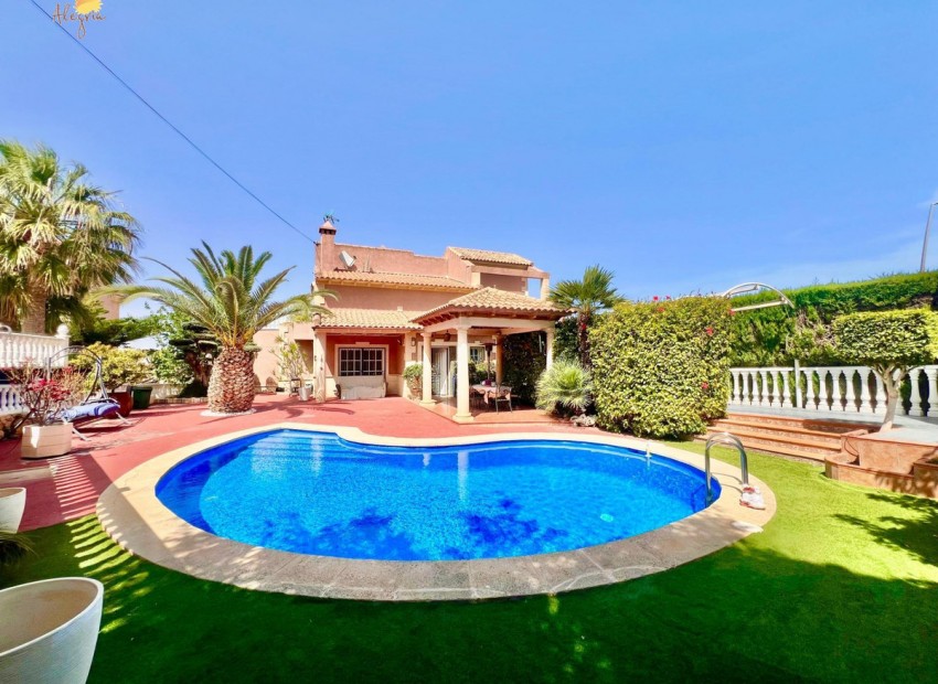 Resale - Villa - Torrevieja - Torrevieja Centro