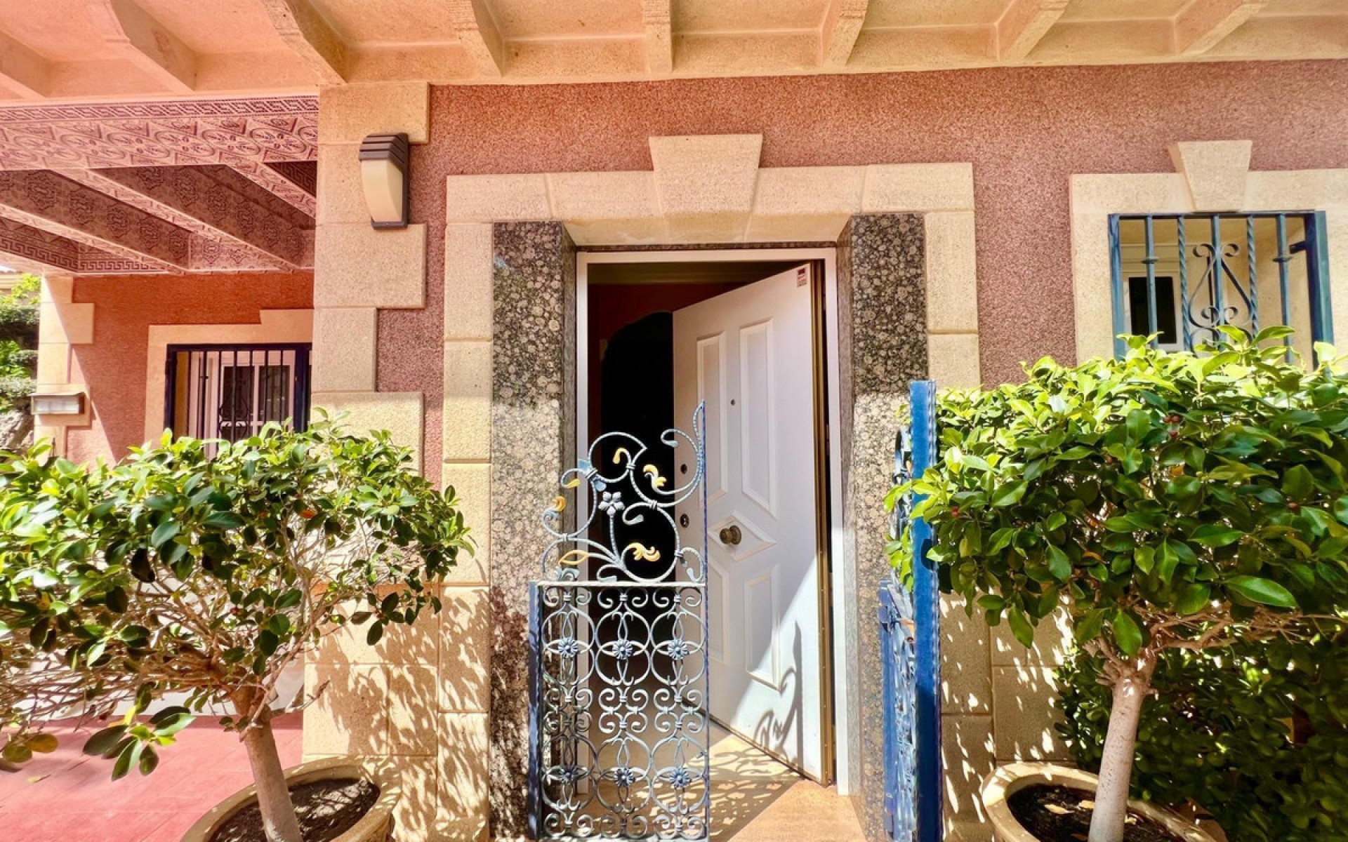 Resale - Villa - Torrevieja - Torrevieja Centro