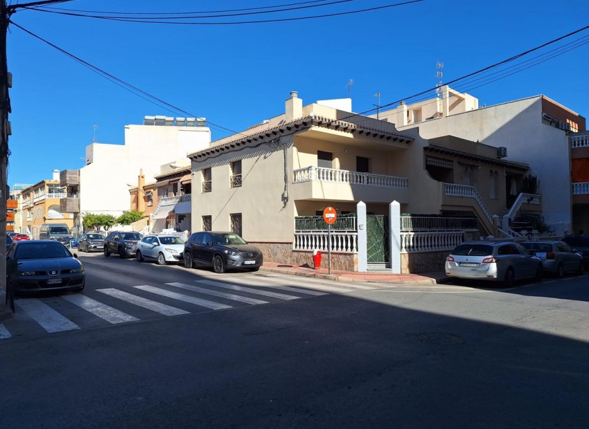 Resale - Villa - Torrevieja - Torrevieja Centro