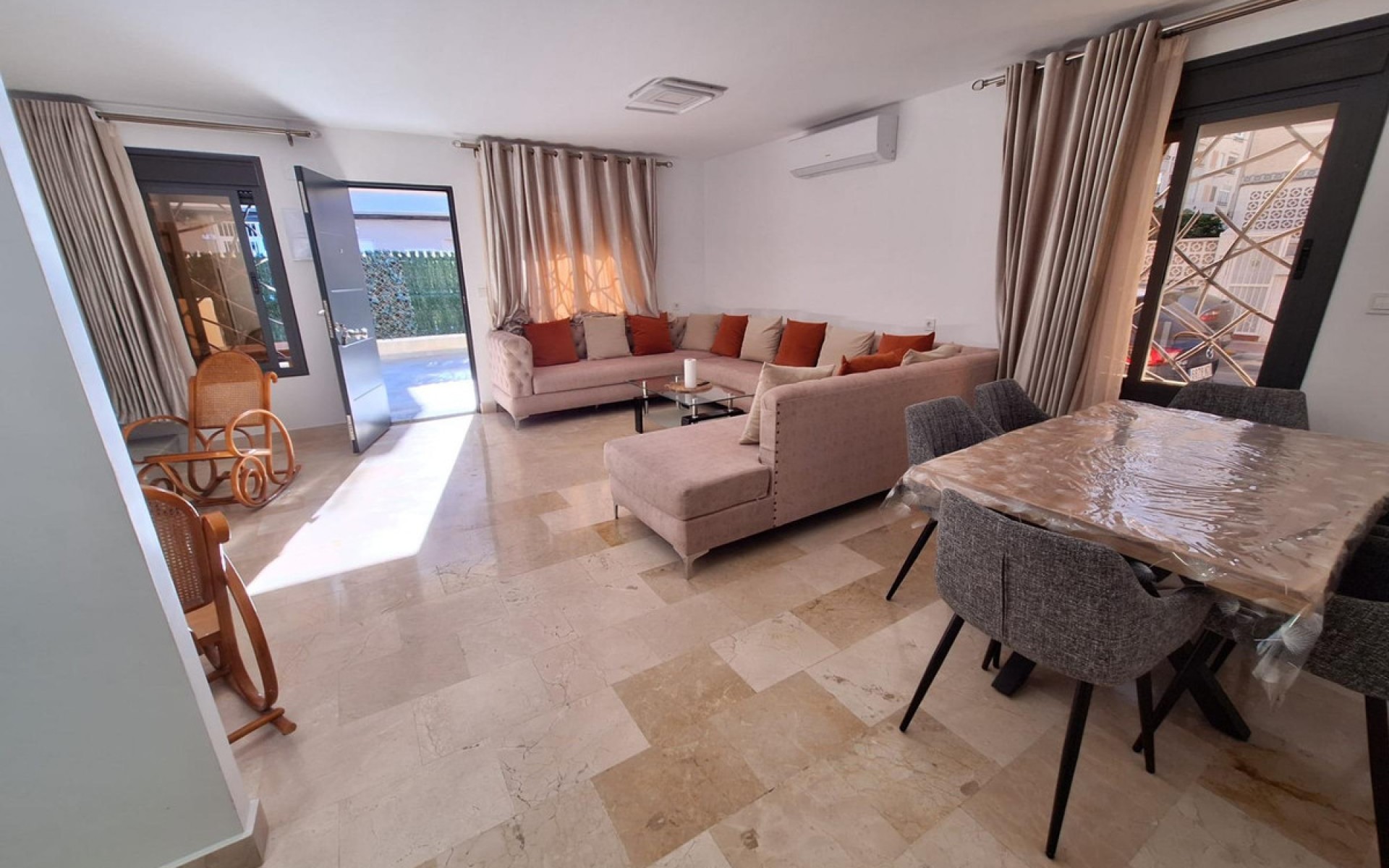 Resale - Villa - Torrevieja - Torrevieja Centro